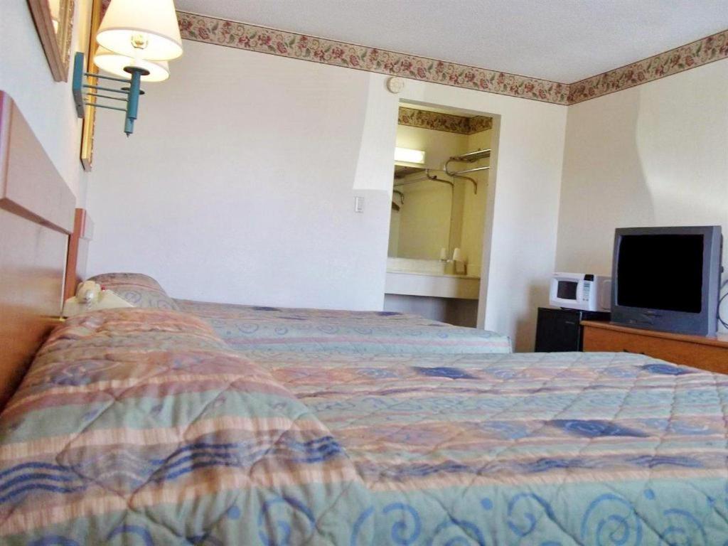 America'S Best Inn - Brinkley Экстерьер фото