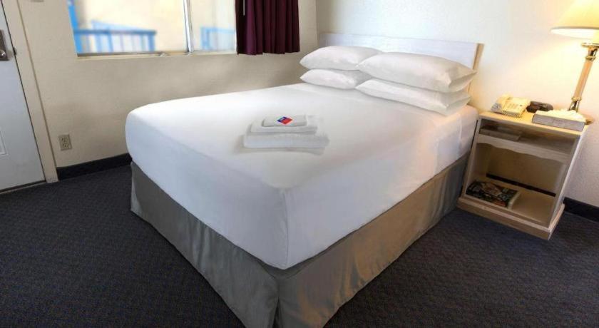 America'S Best Inn - Brinkley Экстерьер фото